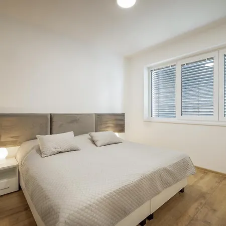 Luxury Apartment *